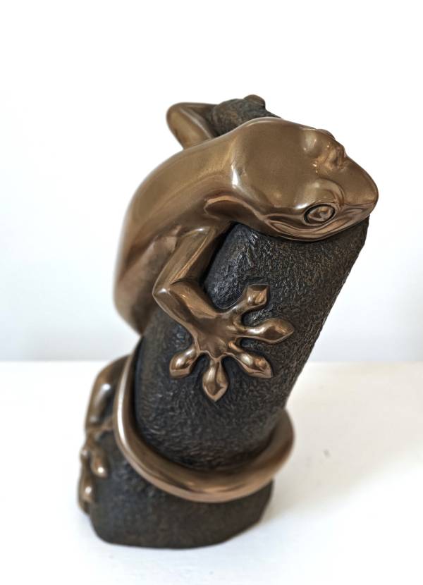 - a Sculpture by Lawrence Murley, measuring 27 x 14 cm (H x W) £300